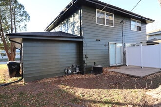 800 N Hawthorne Dr in Appleton, WI - Building Photo - Building Photo