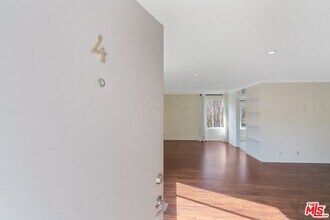 328 S Elm Dr in Beverly Hills, CA - Building Photo - Building Photo