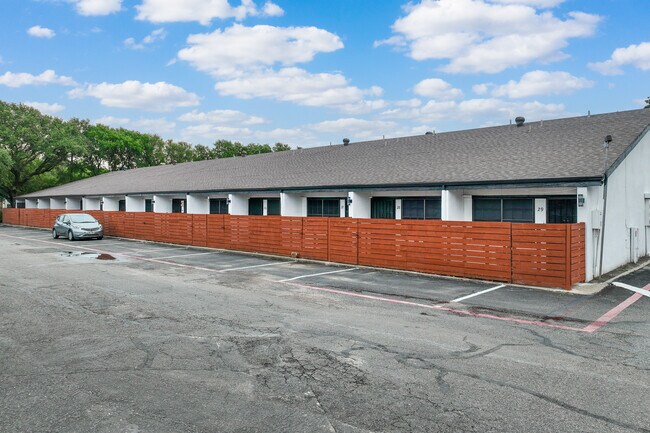 Linda Vista Apartments in Arlington, TX - Foto de edificio - Building Photo