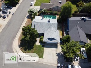 1729 Marigold Way in Redding, CA - Building Photo - Building Photo