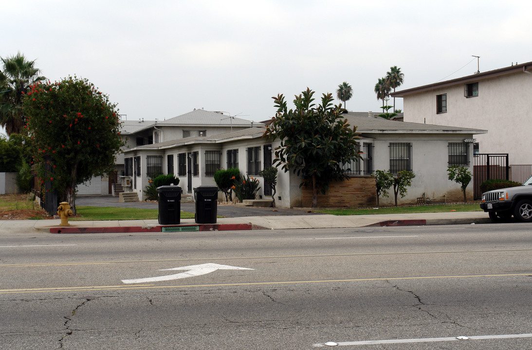 1323 Centinela Ave in Inglewood, CA - Building Photo