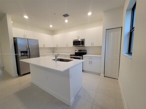 218 SW 159th Dr in Pembroke Pines, FL - Building Photo - Building Photo