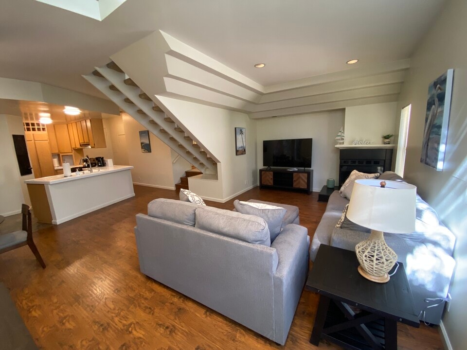 142 Monterey Blvd in Hermosa Beach, CA - Building Photo