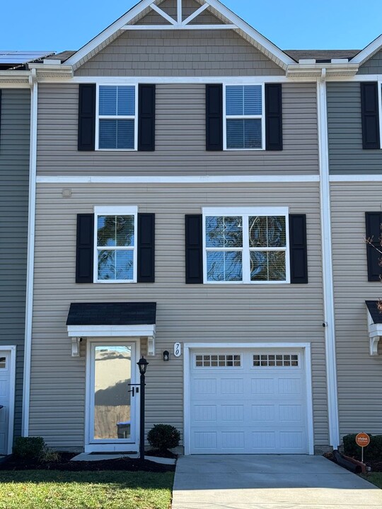 70 Manilla Cir in Hampton, VA - Building Photo