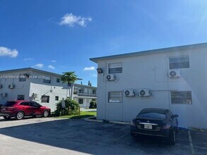 4450 SW 67th Ave in Miami, FL - Building Photo - Building Photo