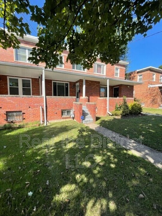 4710 8th St NE in Washington, DC - Building Photo
