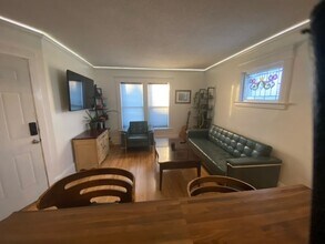 2621 Colfax Ave S, Unit 2 in Minneapolis, MN - Foto de edificio - Building Photo