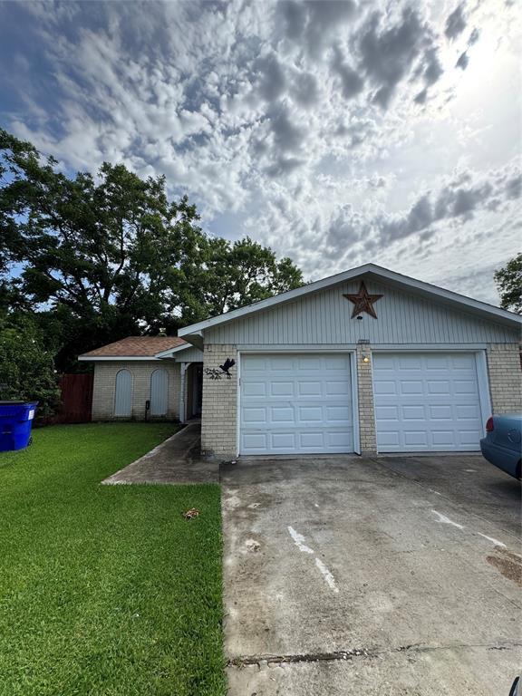 7240 Kings Dr in Baytown, TX - Building Photo - Building Photo