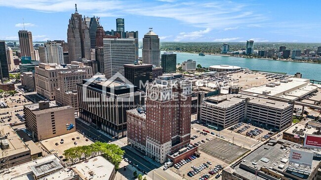 525 W Lafayette Blvd in Detroit, MI - Building Photo - Building Photo