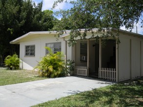 Poinsettia Lodge in Cape Canaveral, FL - Building Photo - Building Photo