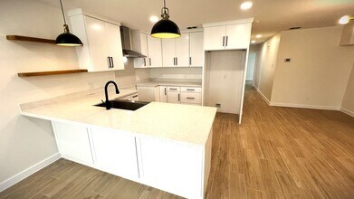 2010 E Kearney St in Laredo, TX - Building Photo - Building Photo