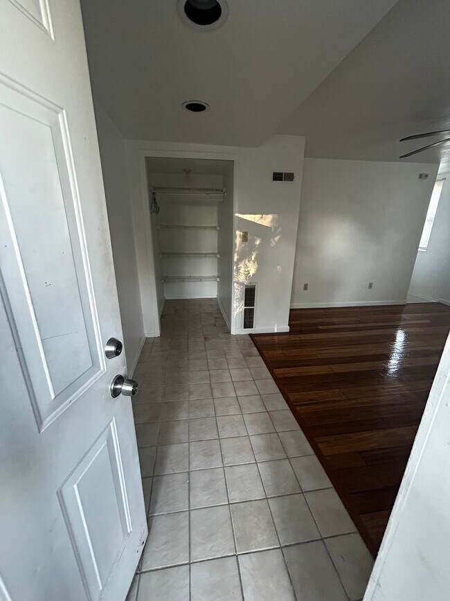 106 Lynnwood Ave, Unit Floor 0 in East Pittsburgh, PA - Building Photo - Building Photo