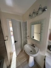 1127 E Gutierrez St in Santa Barbara, CA - Foto de edificio - Building Photo