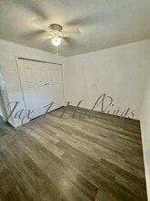 5674 Akra Ave, Unit 5674 in Jacksonville, FL - Building Photo - Building Photo