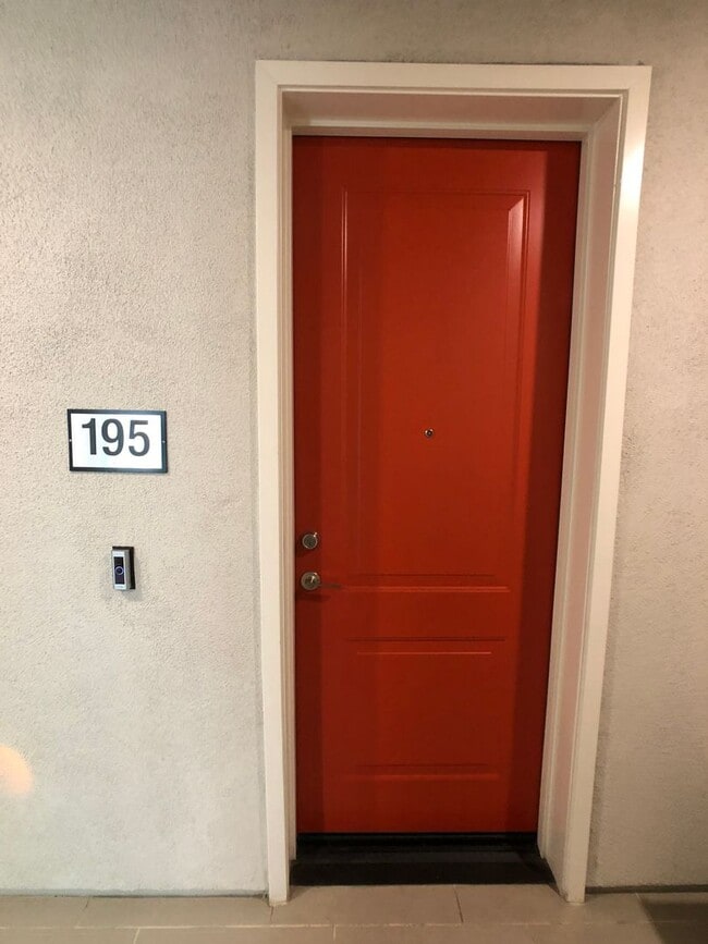 195 Bowery in Irvine, CA - Foto de edificio - Building Photo