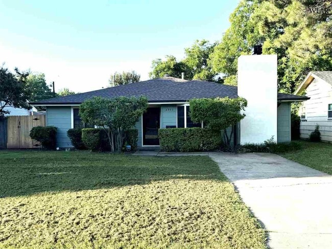 property at 2953 Stearns Ave