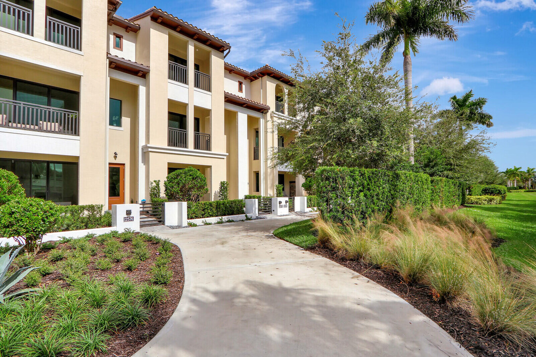 12572 Gross Pointe Dr in Palm Beach Gardens, FL - Building Photo