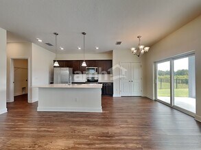 1039 Walden Pond Dr in Plant City, FL - Building Photo - Building Photo