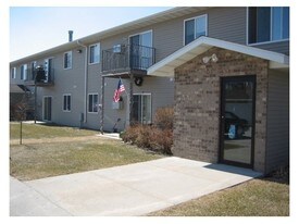 Ridgeview Manor - Trail I and II in Wheaton, MN - Building Photo