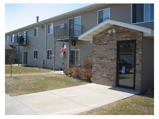 Ridgeview Manor - Trail I and II in Wheaton, MN - Foto de edificio