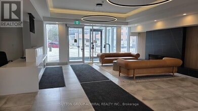 715 Davis Dr in Newmarket, ON - Building Photo - Building Photo