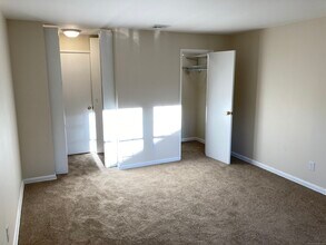 167 Heritage Hill Rd in New Canaan, CT - Building Photo - Building Photo