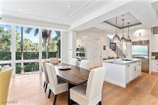 12 6th St S in Naples, FL - Building Photo