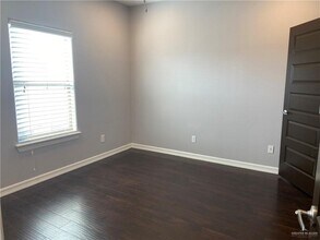1300 E Daffodil Ave in McAllen, TX - Building Photo - Building Photo