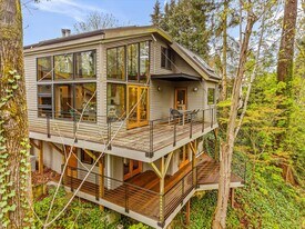 6100 Ravenna Ave NE in Seattle, WA - Building Photo