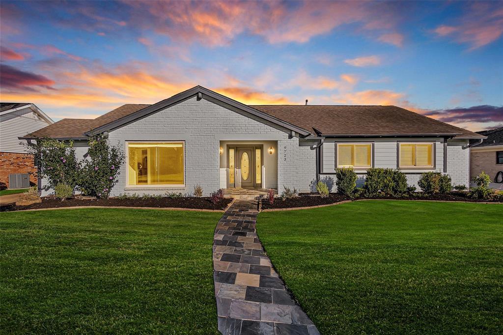 9723 Moorberry Ln in Houston, TX - Building Photo