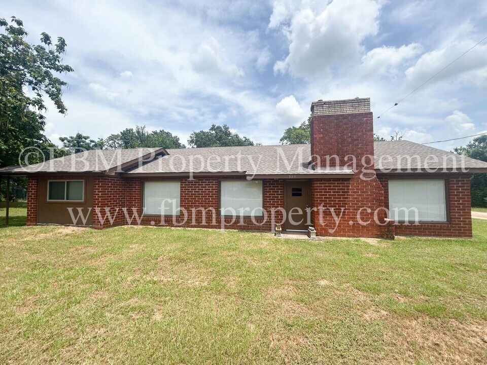 319 McEntire Rd in Trinidad, TX - Building Photo