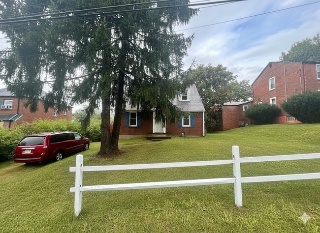 151 Collins Dr in Pittsburgh, PA - Building Photo - Building Photo