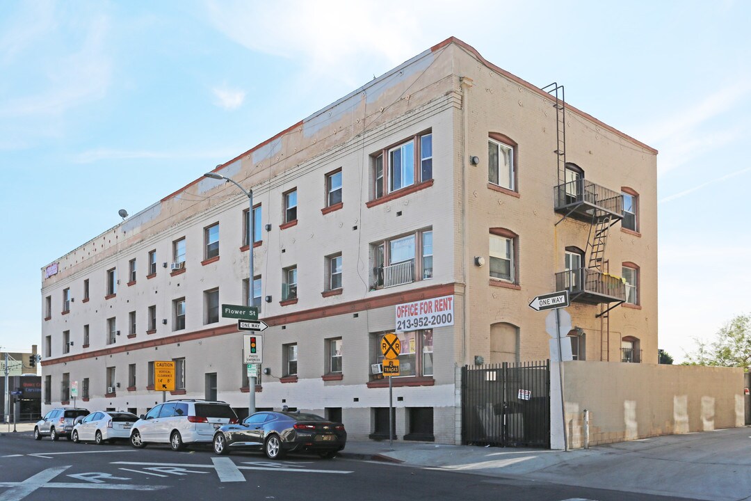 1801 S Flower St in Los Angeles, CA - Building Photo