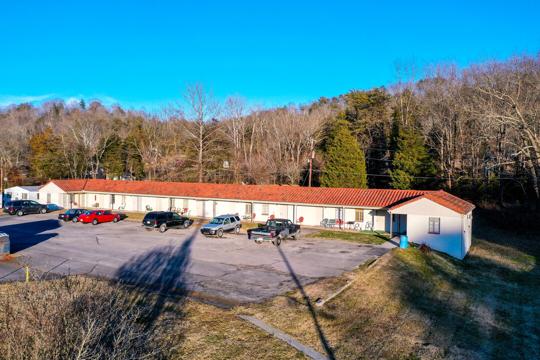 3616 Lake City Hwy in Lake City, TN - Building Photo