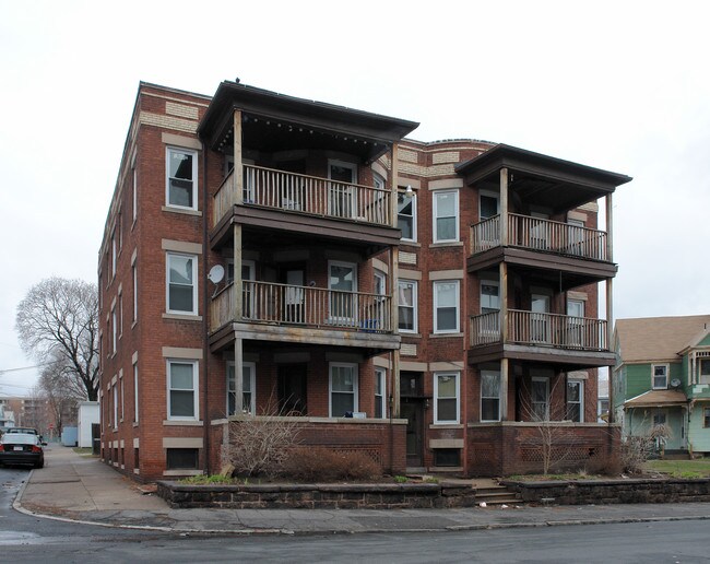 3 Laurel St in Holyoke, MA - Foto de edificio - Building Photo