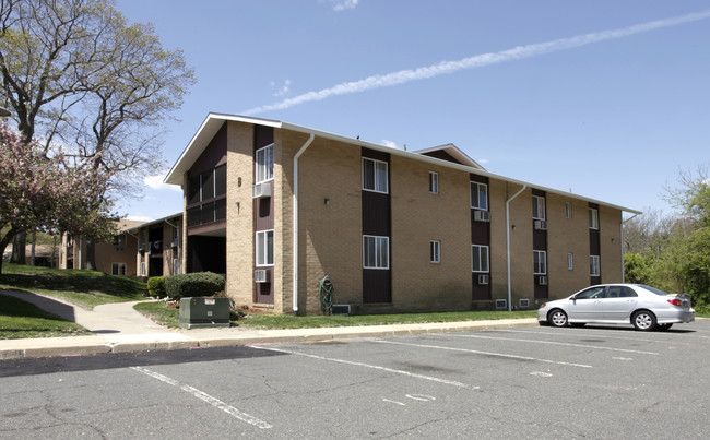 Royal Court Apartments in Spring Lake, NJ - Foto de edificio - Building Photo