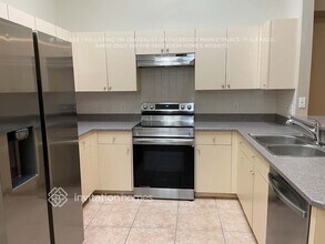 194 Vermont Ave in Tarpon Springs, FL - Foto de edificio - Building Photo