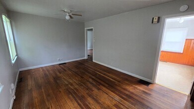 2211 S Pershing Dr in Muncie, IN - Building Photo - Building Photo