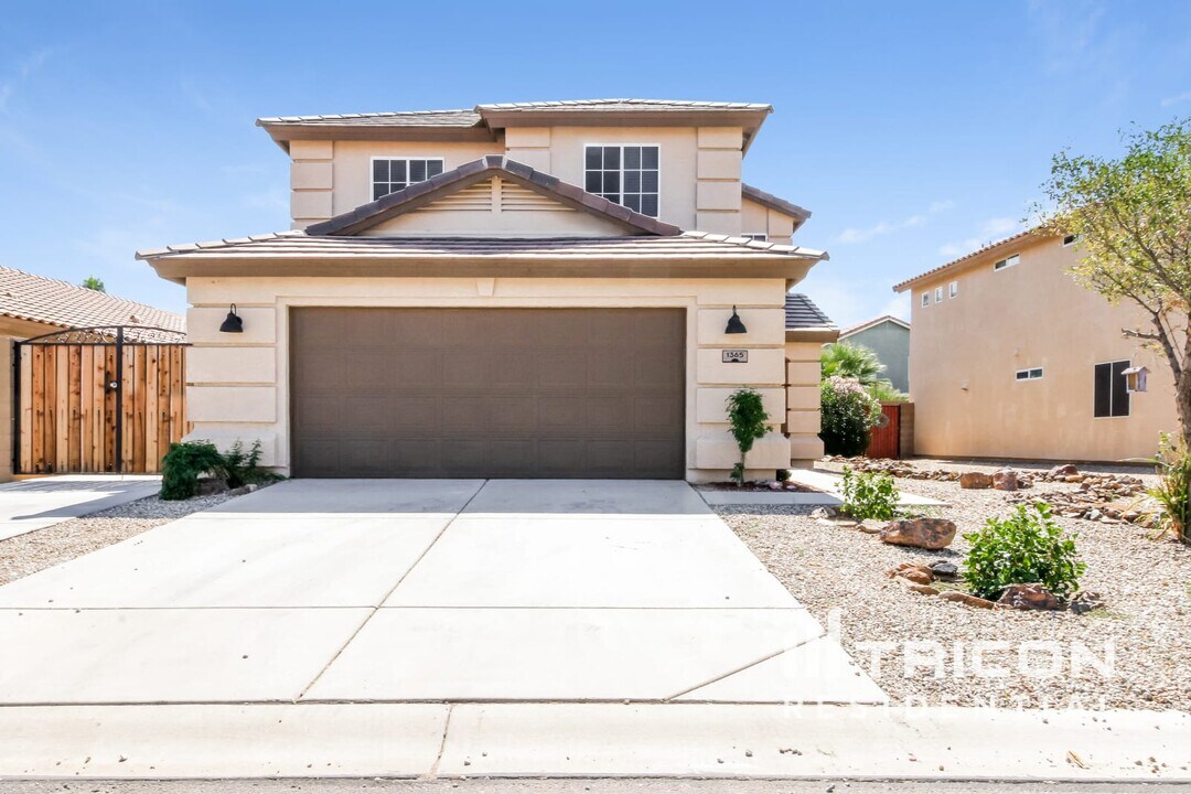 1365 E Stirrup Ln in Queen Creek, AZ - Building Photo