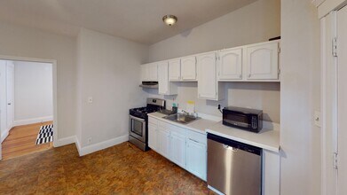 692 Columbia Rd, Unit 1 in Boston, MA - Building Photo - Building Photo