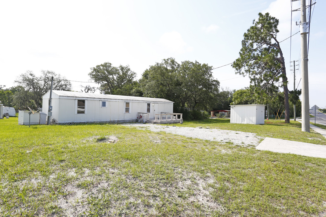 11422 Little Rd in New Port Richey, FL - Building Photo