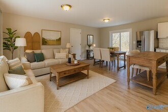 2004 Chambers Dr NE in Huntsville, AL - Building Photo - Building Photo