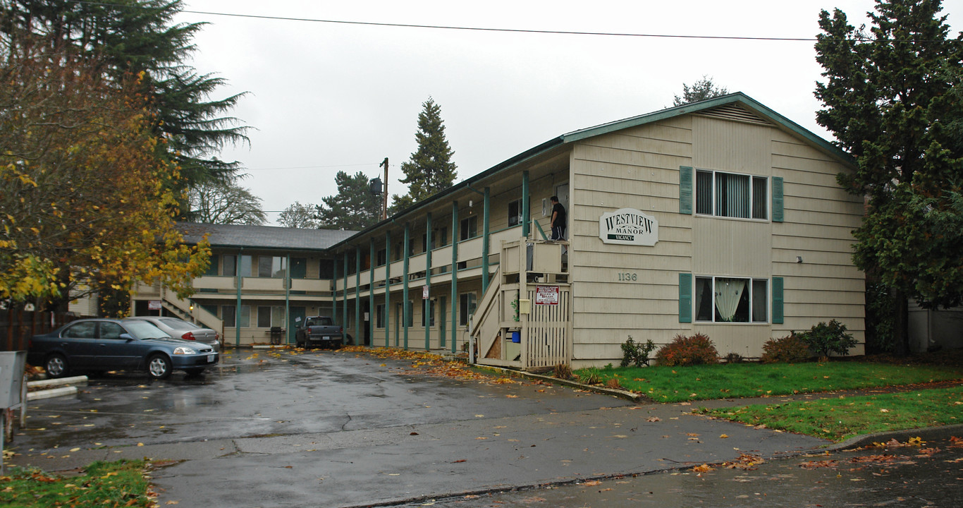 Westview Manor in Salem, OR - Foto de edificio