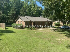 107 New Cooper Square in Chapel Hill, NC - Building Photo