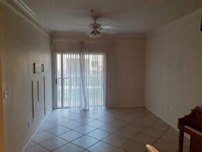4323 Bayside Village Dr, Unit 107 in Tampa, FL - Foto de edificio - Building Photo