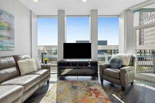 500 Throckmorton St in Fort Worth, TX - Building Photo