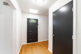 201 Briarcrest Ct in Columbia, MO - Foto de edificio - Building Photo