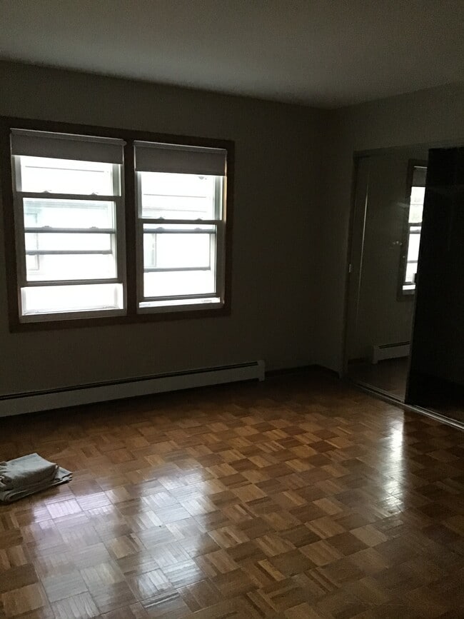 314 N Cedar Ave, Unit A in Wood Dale, IL - Foto de edificio - Building Photo