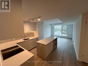 8188 Yonge St in Vaughan, ON - Building Photo - Building Photo