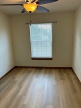 1329 E 21st Ter in Lawrence, KS - Foto de edificio - Building Photo